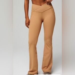 Fabletics Oasis Crossover RibbedTan Flare Pants Leggings Pockets - M 28x32